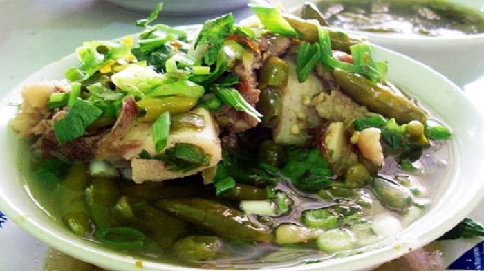 Menjelajahi Kenikmatan Kuliner Bekasi 2 | Molly Wisata 2025 Sop Janda Milik Bu Darmi