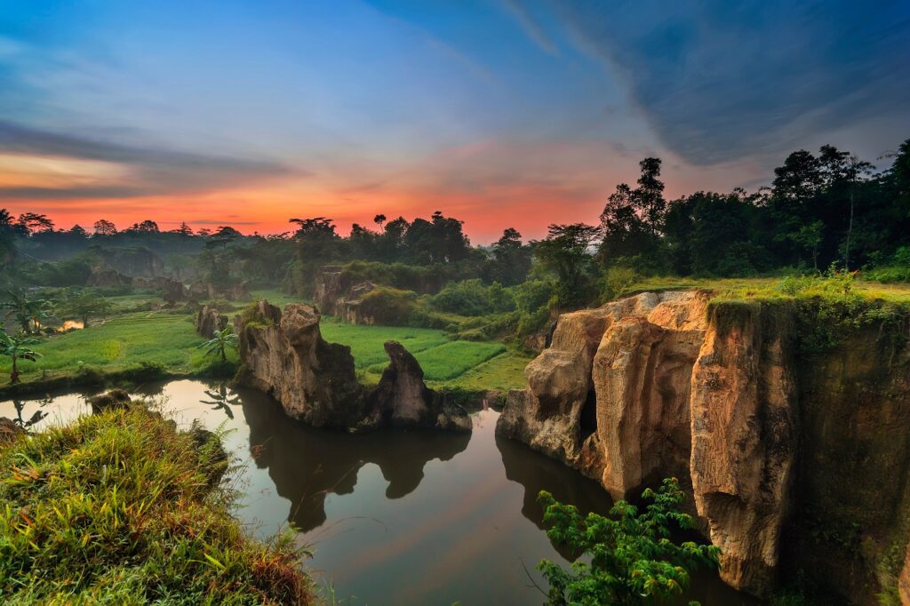 Tebing Koja - Kandang Godzilla