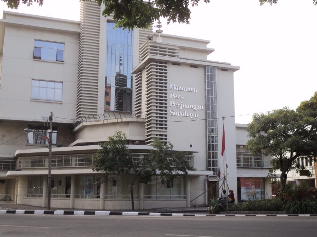 Kisah Heroik di Monumen Pers Perjuangan Surabaya 2 | Molly Wisata 2025 Monumen Pers Perjuangan Surabaya