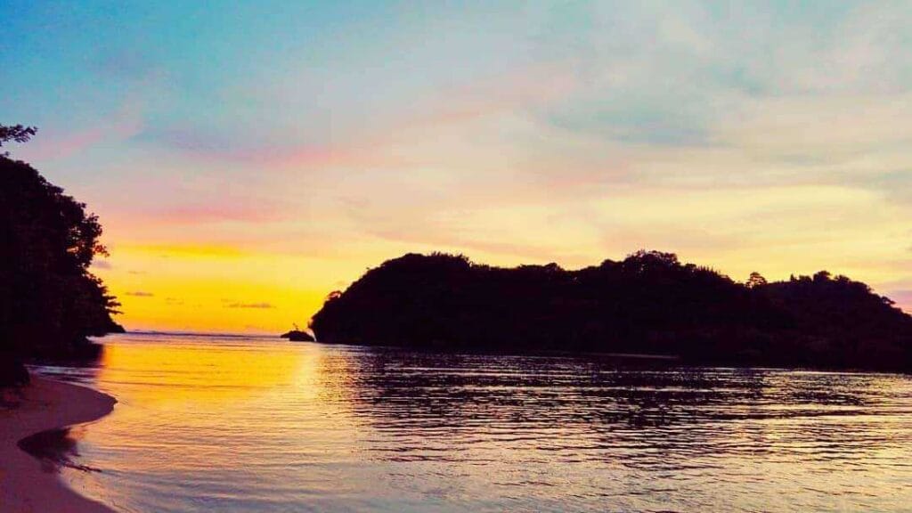 Keindahan Pasir Putih di Pantai Clungup 4 | Molly Wisata 2025 Pantai Clungup