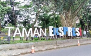 Taman Ekspresi, Oase di Tengah Panasnya Kota Surabaya 2 | Molly Wisata 2025 Taman Ekspresi Surabaya