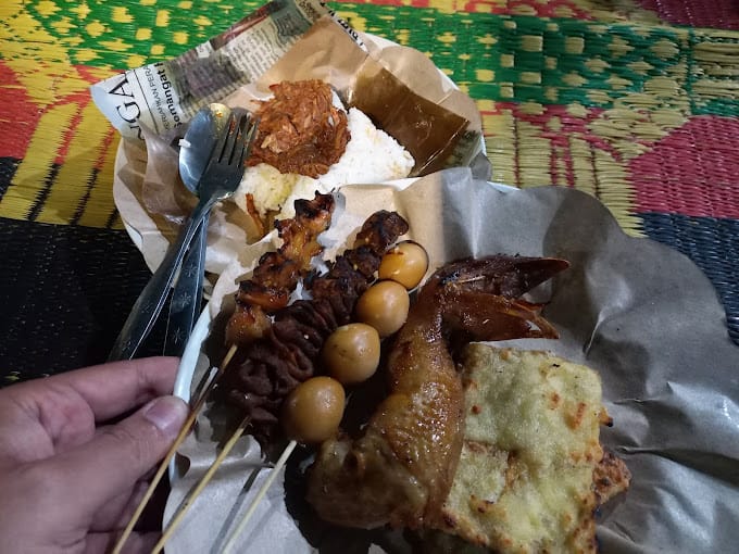 Angkringan Lik Man Tempat Menikmati Malam di Yogyakarta 4 | Molly Wisata 2025 Angkringan Lik Man 2