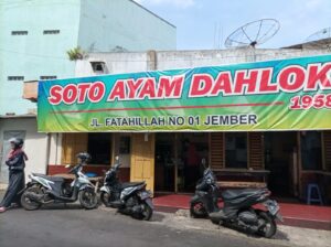 Soto Ayam Dahlok Jember