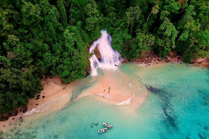 10 Tempat Wisata di Papua yang Paling Terkenal 7 | Molly Wisata 2025 Air Terjun Kiti-Kiti
