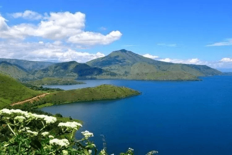 6 Tempat Wisata Di Mamberamo Raya Bertema Alam & Budaya 4 | Molly Wisata 2025 Danau Rombebai