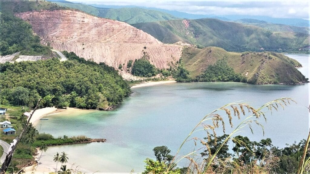 10 Tempat Wisata Di Papua Barat Paling Indah Terpopuler 9 | Molly Wisata 2025 Gunung Botak