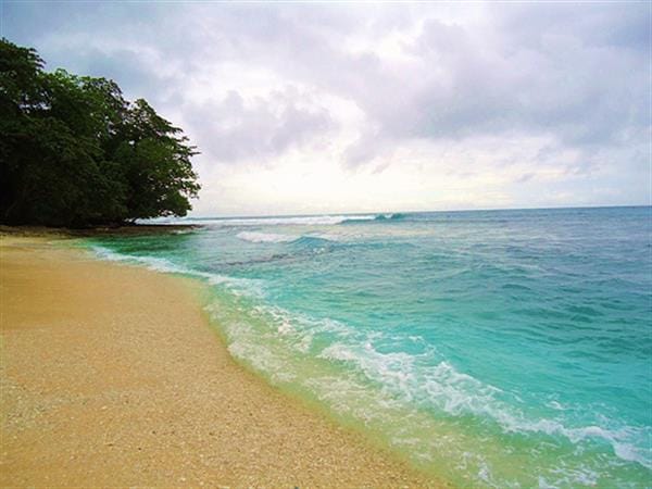 Pantai Bakaro