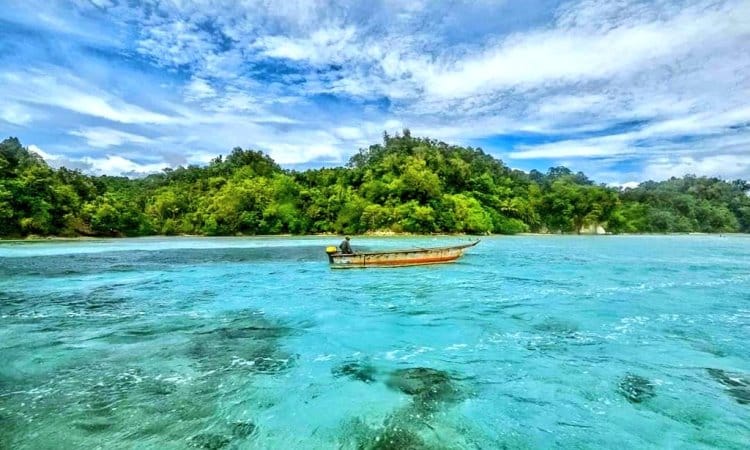 10 Tempat Wisata di Kepulauan Yapen Paling Wajib Dikunjungi 5 | Molly Wisata 2025 Pulau Ambai