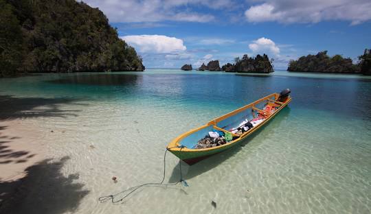 10 Tempat Wisata Di Papua Barat Paling Indah Terpopuler 11 | Molly Wisata 2025 Pulau Misool