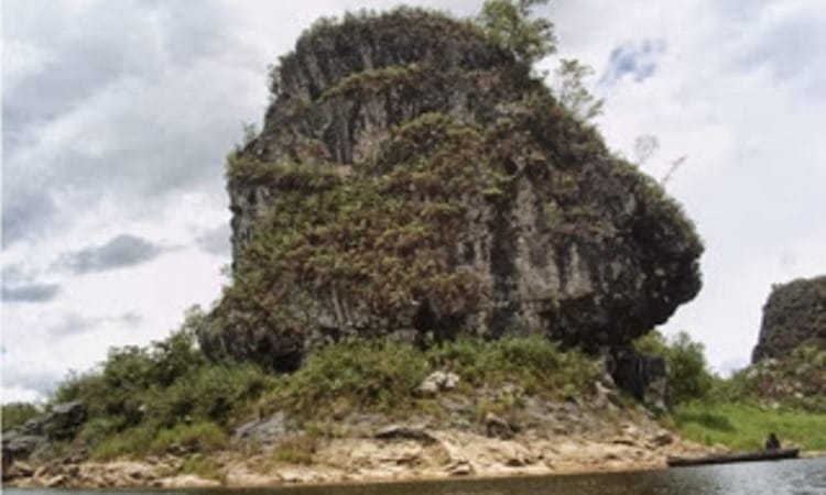 5 Tempat Wisata Di Paniai Bernuansa Alam Paling Indah 6 | Molly Wisata 2025 Pulau Yugaitegee