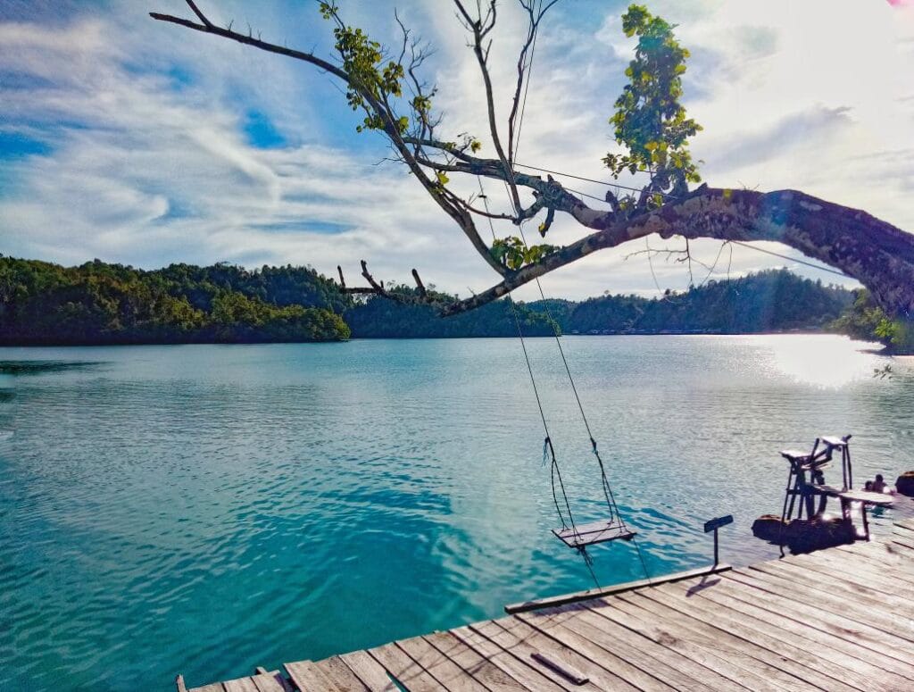 10 Tempat Wisata di Kepulauan Yapen Paling Wajib Dikunjungi 10 | Molly Wisata 2025 Teluk Pamoi