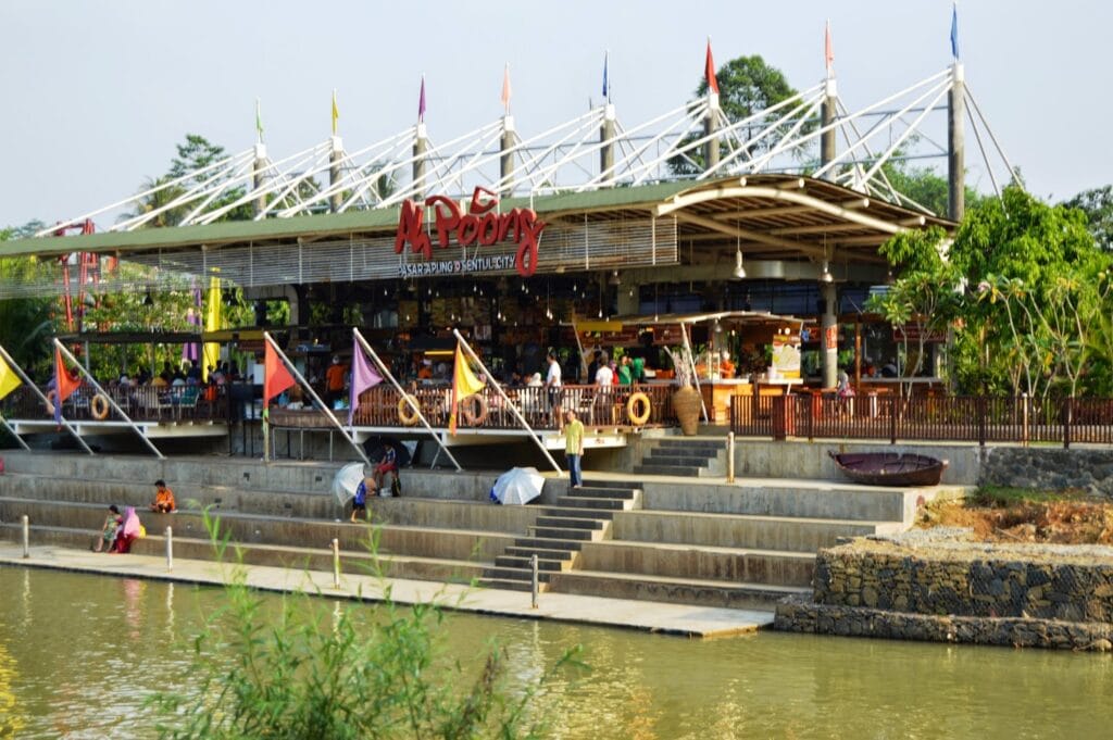 Ah Poong Floating Market