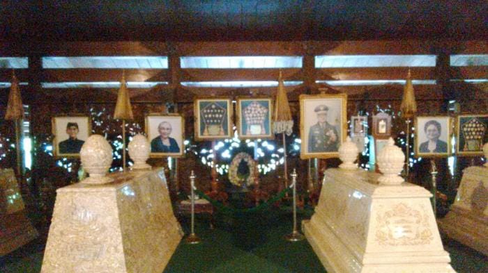 Tempat Wisata Di Karanganyar Paling Hits Dikunjungi 12 | Molly Wisata 2025 Astana Giribangun