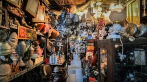 Oleh-Oleh Khas Solo yang Tahan Lama dan Kekinian 5 | Molly Wisata 2025 Barang Antik Pasar Triwindu