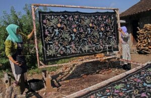 Oleh-Oleh Khas Semarang Kekinian dan Wajib Dibeli! 27 | Molly Wisata 2025 Batik Gemawang