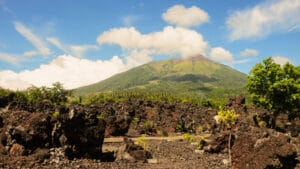16 Tempat Wisata di Maluku Utara Pesona Keindahan Luar Biasa 3 | Molly Wisata 2025 Batu Angus Ternate