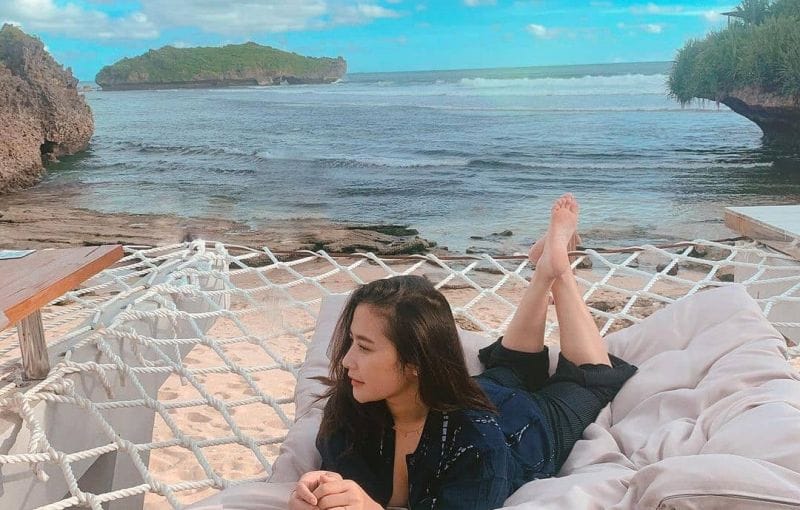 Bersantai Di Tepi Pantai Indrayanti