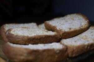 Oleh-oleh Khas Ternate Yang Terkenal dan Wajib Dibeli! 16 | Molly Wisata 2025 Biskuit Kenari