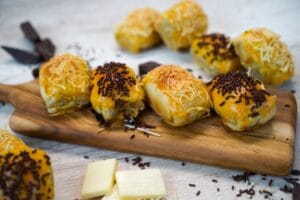 Oleh-Oleh Khas Blitar yang Wajib Kamu Beli! 11 | Molly Wisata 2025 Bolen Pisang | Molly Wisata 2025