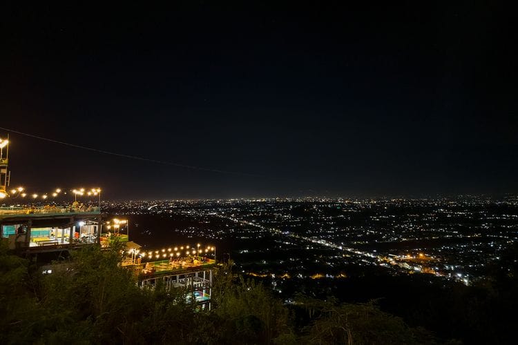 Bukit Bintang Jogja Malam Hari
