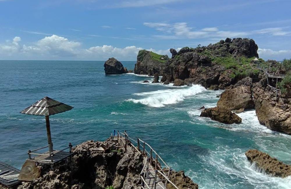 Bukit Kura-Kura Di Pantai Nglambor