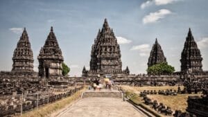 Tempat Wisata di Klaten yang Wajib Kamu Kunjungi 8 | Molly Wisata 2025 Candi Prambanan