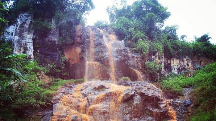 Tempat Wisata di Jawa Barat Yang Paling Ngehitz 17 | Molly Wisata 2025 Curug Batu Templek