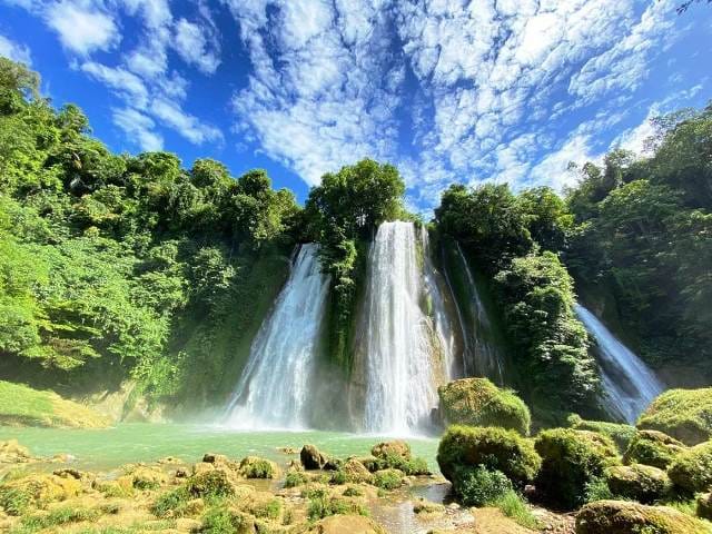 Tempat Wisata di Pulau Jawa yang Sangat Populer 6 | Molly Wisata 2025 Curug Cikaso