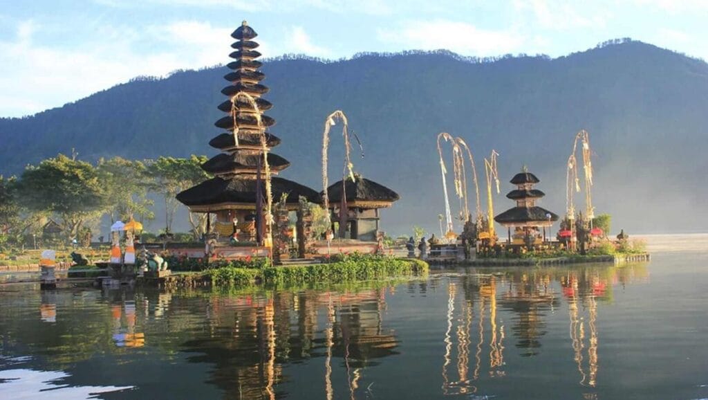 Danau Beratan dan Pura Ulun Danu Bratan