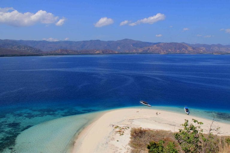 Danau Tana Bara