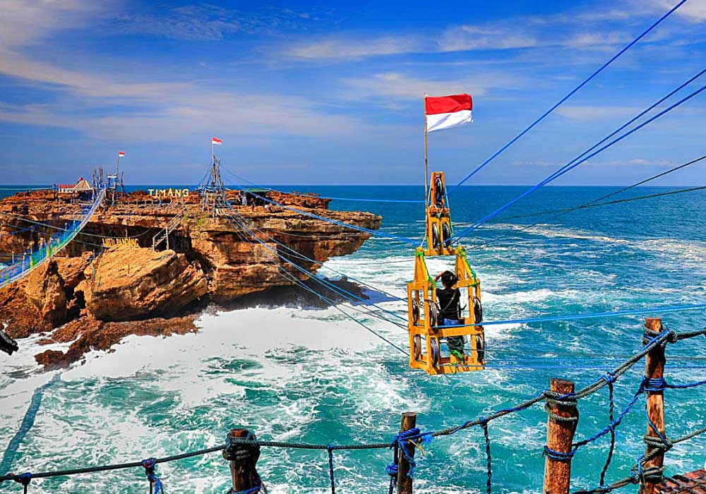 Gondola Pantai Timang