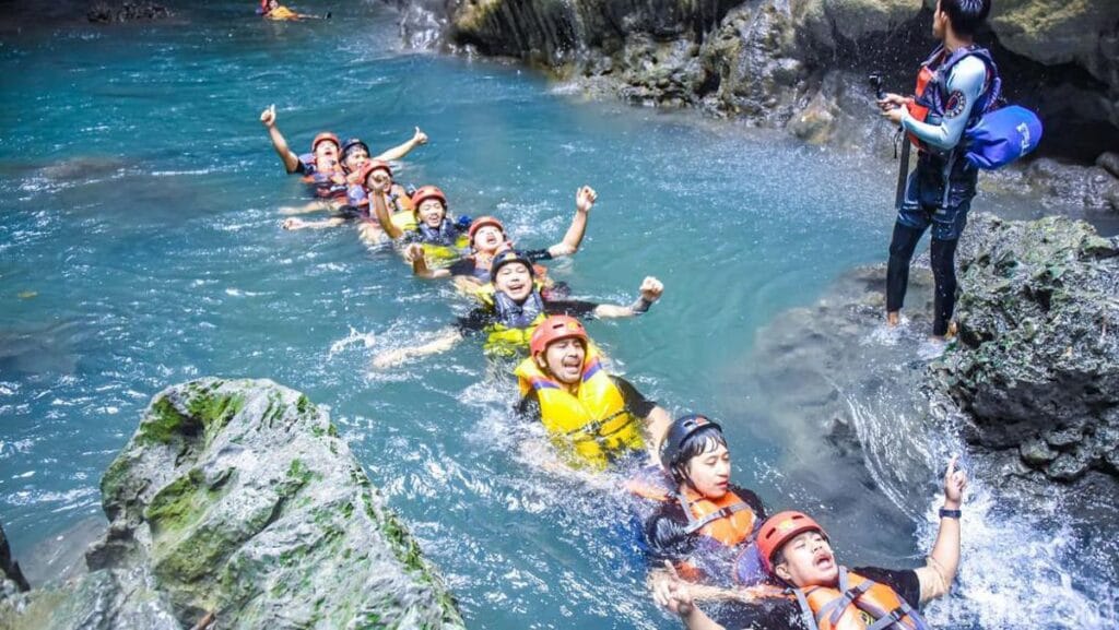 Tempat Wisata di Pulau Jawa yang Sangat Populer 13 | Molly Wisata 2025 Green Canyon