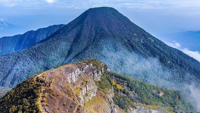 10 Tempat Wisata di Bogor Paling Wajib Kamu Kunjungi 5 ✅ | Mollyrentcar 2026 Gunung Gede Pangrango