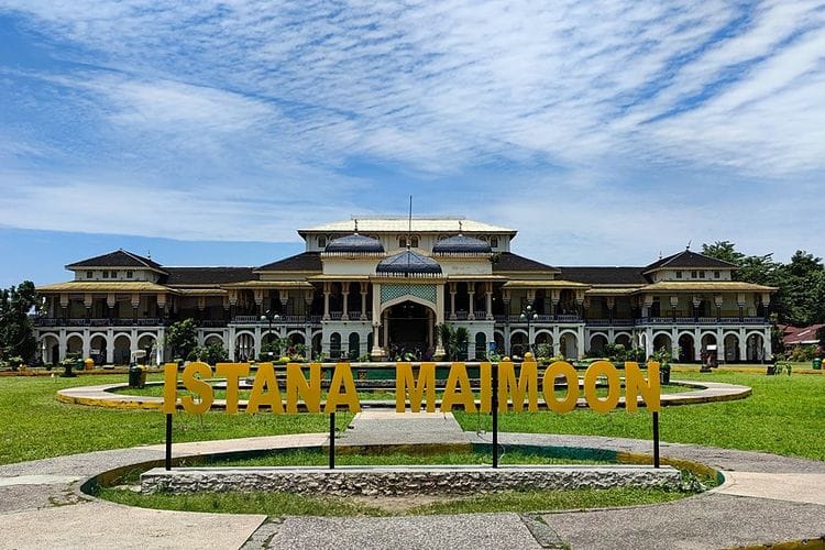 Tempat Wisata Di Sumatera Utara Terbaru & Terhits 20 | Molly Wisata 2025 Istana Maimun