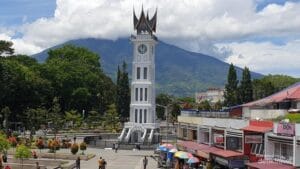 Tempat Wisata di Sumatera Paling Recomended 27 | Molly Wisata 2025 Jam Gadang