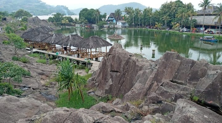 Tempat Wisata di Jawa Barat Yang Paling Ngehitz 21 | Molly Wisata 2025 Kampung Batu