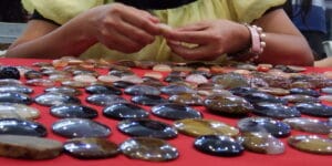 Oleh-oleh Khas Bengkulu yang Wajib Dibawa Pulang! 10 | Molly Wisata 2025 Kain Batik Besurek