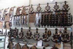 Kerajinan Kayu Hitam