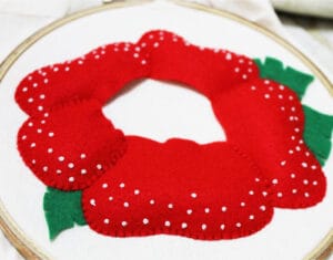 Oleh-oleh Khas Bengkulu yang Wajib Dibawa Pulang! 11 | Molly Wisata 2025 Kerajinan Miniatur Bunga Raflesia