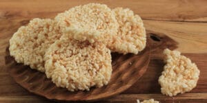 Oleh-oleh Khas Probolinggo yang Paling Dicari dan Wajib Kamu Bawa Pulang 14 | Molly Wisata 2025 Keripik Rengginang Khas Probolinggo