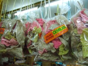 Oleh-oleh Khas Cirebon Terkenal dan Favorit Wisatawan, Apa Saja? 3 | Molly Wisata 2025 Kerupuk Mlarat