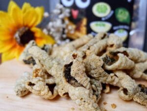 Oleh-Oleh Khas Banyuwangi yang Kekinian, Wajib Beli! 14 | Molly Wisata 2025 Kerupuk Rumput Laut