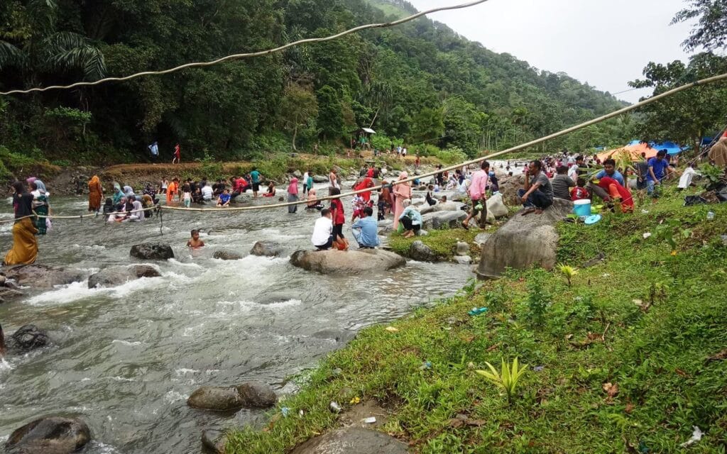 Kolam Air Panas di Beungga