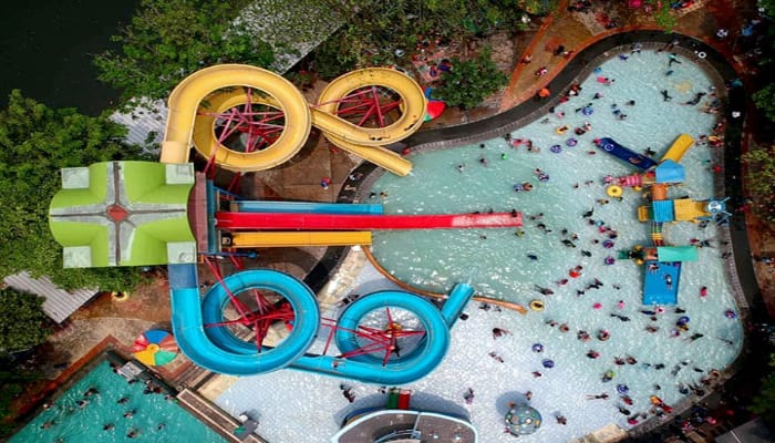 Kolam Renang Green Park Bekasi