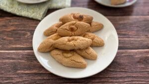 Oleh-oleh Khas Ternate Yang Terkenal dan Wajib Dibeli! 12 | Molly Wisata 2025 Kue Bagea