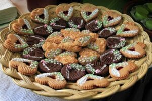 Oleh-Oleh Khas Gorontalo Kekinian yang Recommended 5 | Molly Wisata 2025 Kue Karawo