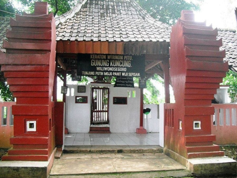 Makam Gunung Kuncung Jombang