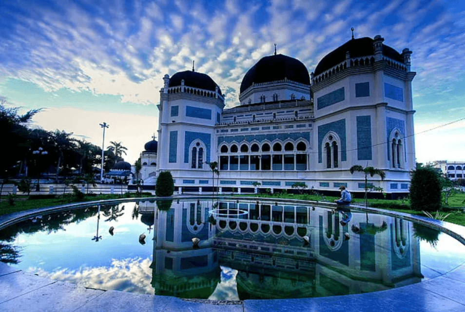 Tempat Wisata Di Sumatera Utara Terbaru & Terhits 14 | Molly Wisata 2025 Masjid Raya Medan