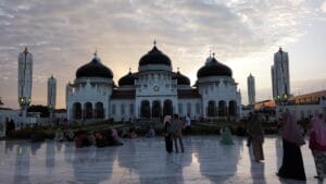 Tempat Wisata di Sumatera Paling Recomended 42 | Molly Wisata 2025 Masjid Raya Baiturrahman