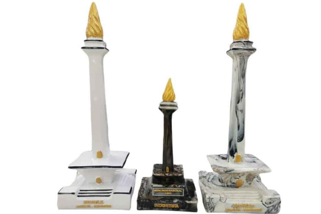 Oleh-oleh Khas Jakarta yang Kekinian dan Terkenal 17 | Molly Wisata 2025 Miniatur Monas